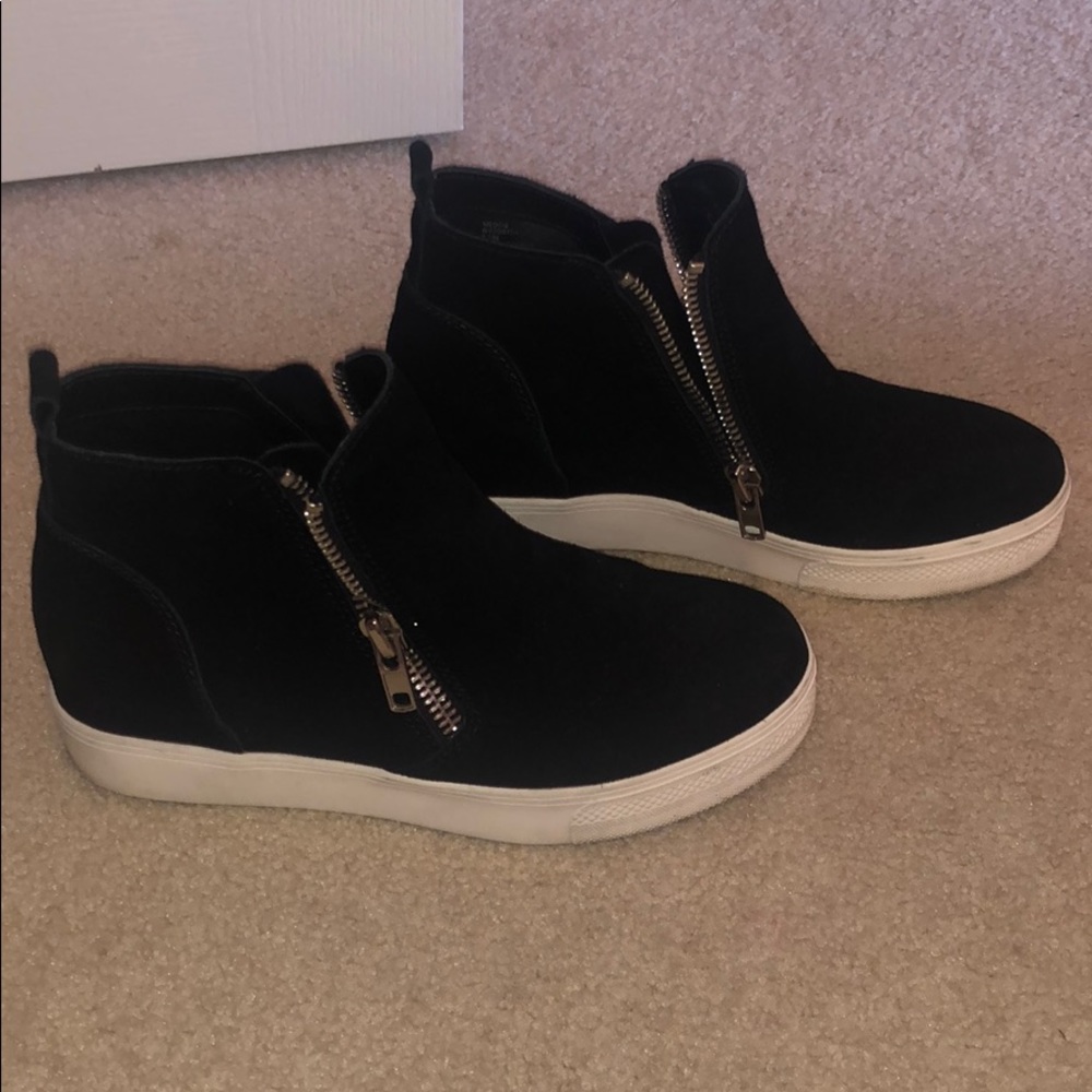 Steve Madden Black Wedgie